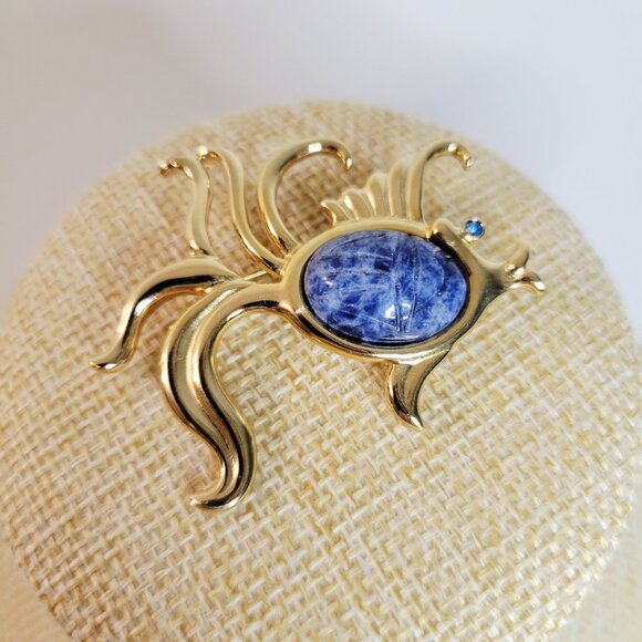 VTG Gold Tone Kissy Pucker Lips Fish Purple Scarab Gold Tone Brooch Pin - Picture 1 of 3